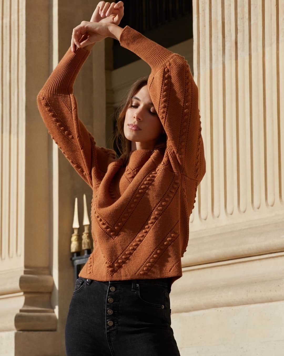 クーカイのインスタグラム：「Le pull Marte, une maille aux finitions côtelées et ajourées, un indispensable à avoir dans son dressing.  #jumper #fashion #newco #kookai」