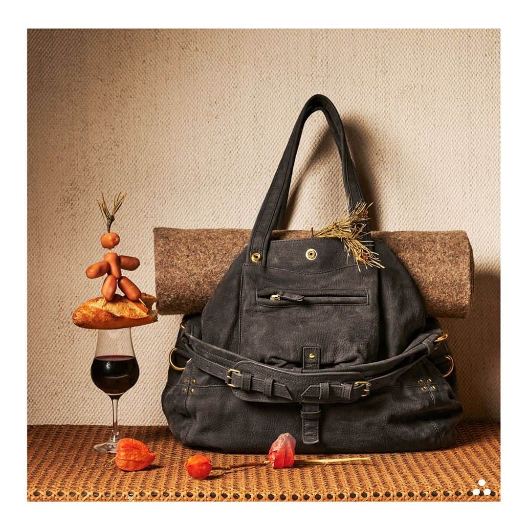 のインスタグラム：「Friday night date with #Billy . . Art Direction @carolinnerennequin Photo @pierr_antoine #jeromedreyfuss #billy #jeromedreyfussbilly #aw20 #rootsdeluxe」