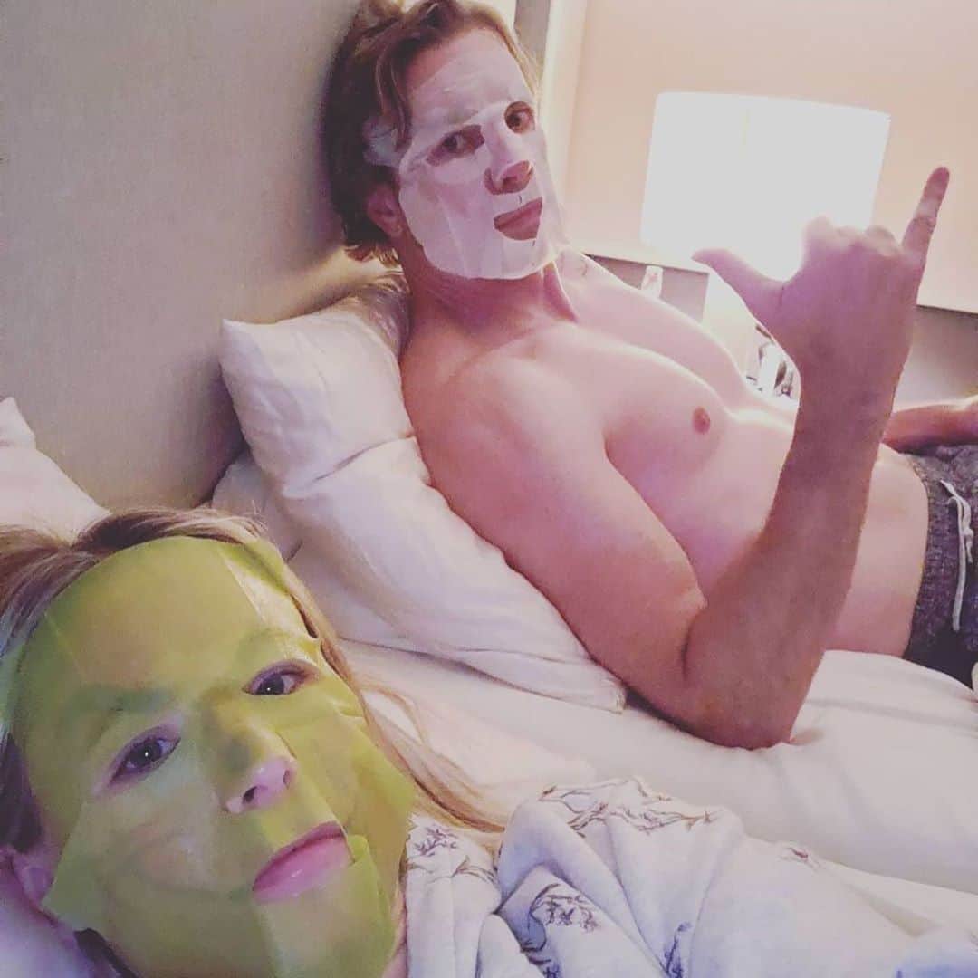 E! Onlineさんのインスタグラム写真 - (E! OnlineInstagram)「After this week, we’ll be going to the good place: Our beds, with a face mask, and a fuzzy robe. (📷: Instagram)」11月7日 2時01分 - enews