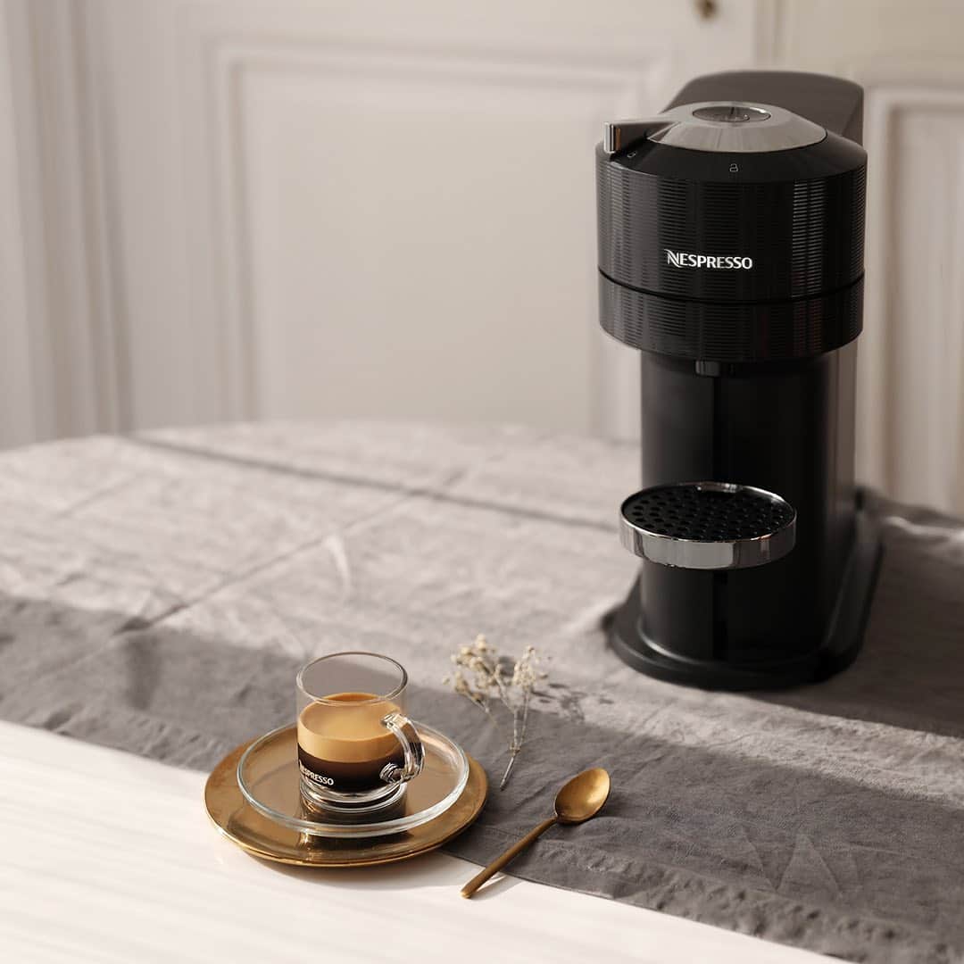 Nespressoさんのインスタグラム写真 - (NespressoInstagram)「Just when you thought your coffee moment couldn’t get better...   Did you think about what could come Next? With the innovative technology found in the Vertuo Next, you have even more choice when it comes to your #NespressoMoments.   📸: @mija_mija」11月7日 2時01分 - nespresso