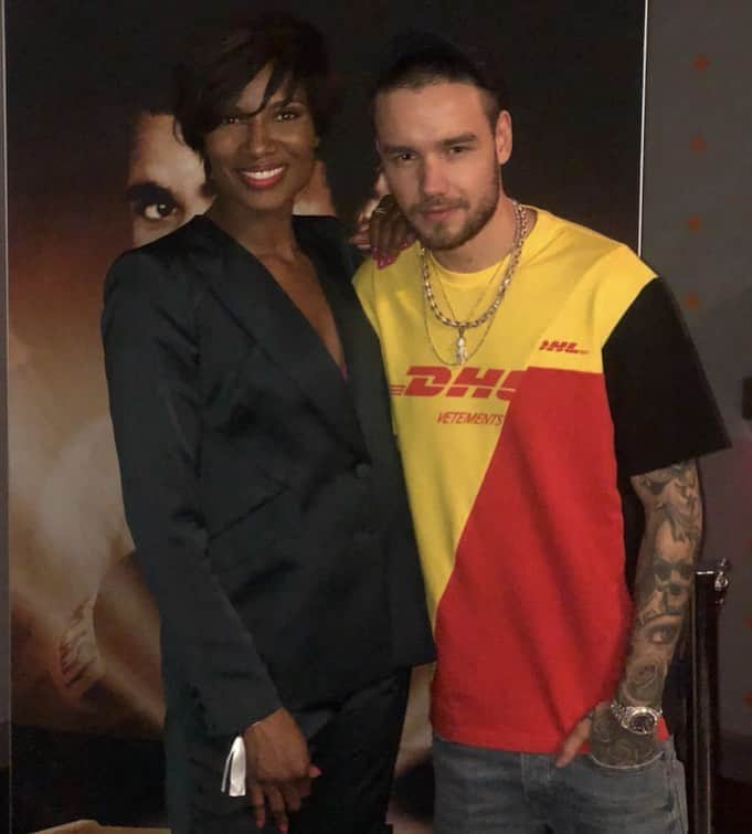 リアム・ペインのインスタグラム：「Last night of #Dontrocktheboat. On itv Hoping the blue team catch the reds in the line ! Here’s a nice picture of me and my good friend Denise lewis for some reason that night I came dressed as a DHL delivery man 🥰 but Denise looks marvellous. Catch @realdeniselewis  and @kimberlywyatt on itv and then on Instagram live at 10pm」