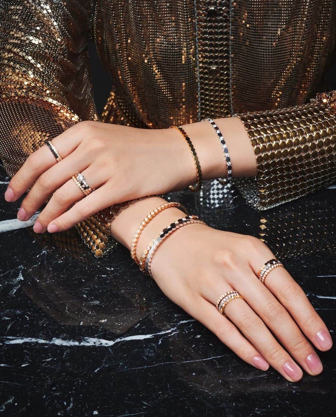 Harrodsさんのインスタグラム写真 - (HarrodsInstagram)「A geometric, interlocking honeycomb motif defines @chaumetofficial’s #BeeMyLove collection – a sleek signature of the maison that’s designed to be worn in numbers.  #Harrods #HarrodsFineJewellery #StackingChaumet  Our stores are now closed temporarily, in line with government guidelines. You can continue to access Chaumet and more in-store departments from home with our remote personal shopping service, Virtual Concierge.」11月7日 2時36分 - harrods