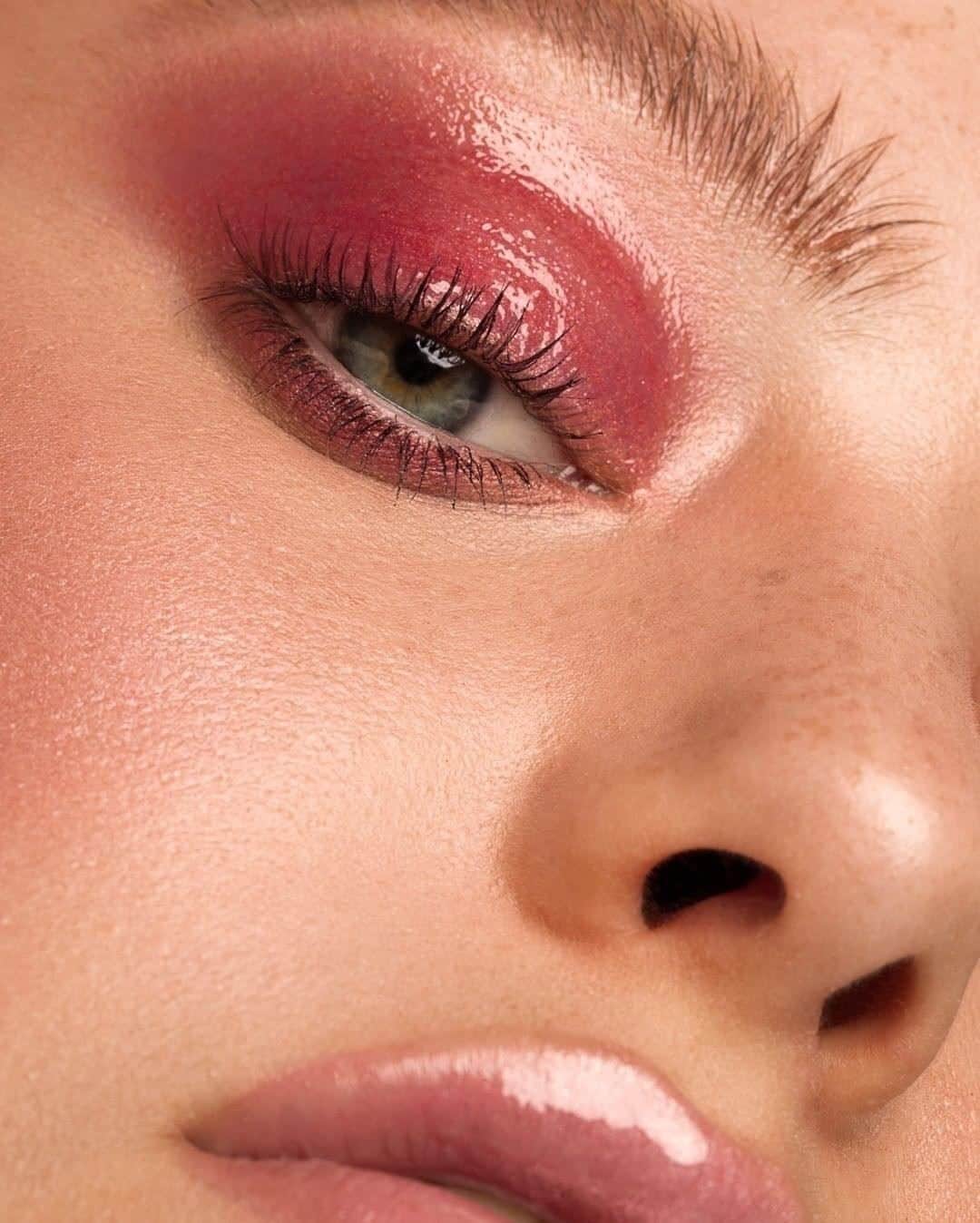M·A·C Cosmetics UK & Irelandさんのインスタグラム写真 - (M·A·C Cosmetics UK & IrelandInstagram)「Pretty in Pink⁠ 💗 Powder Blush in Never Say Never⁠ 💗 Eyeshadow in Ruddy⁠ 💗 Lipglass in Clear⁠ ⁠ Did you know you can try on 200+ lipsticks, eyeshadows, mascaras AND now Studio Fix Fluid foundation from the comfort of your own home? ⁠ ✨Discover our Virtual Try On Tool! ⁠ ⁠ Makeup @stellatumakeup⁠ Model @siobhanxcotton⁠ Photo: @Kayleigh_June⁠ ⁠ #regram @maccosmeticsfrance⁠ #MACCosmeticsUK #MACCosmetics #MACLovesLips #MACLipglass #MACEyeshadow #Beauty #Makeup⁠」11月7日 2時50分 - maccosmeticsuk