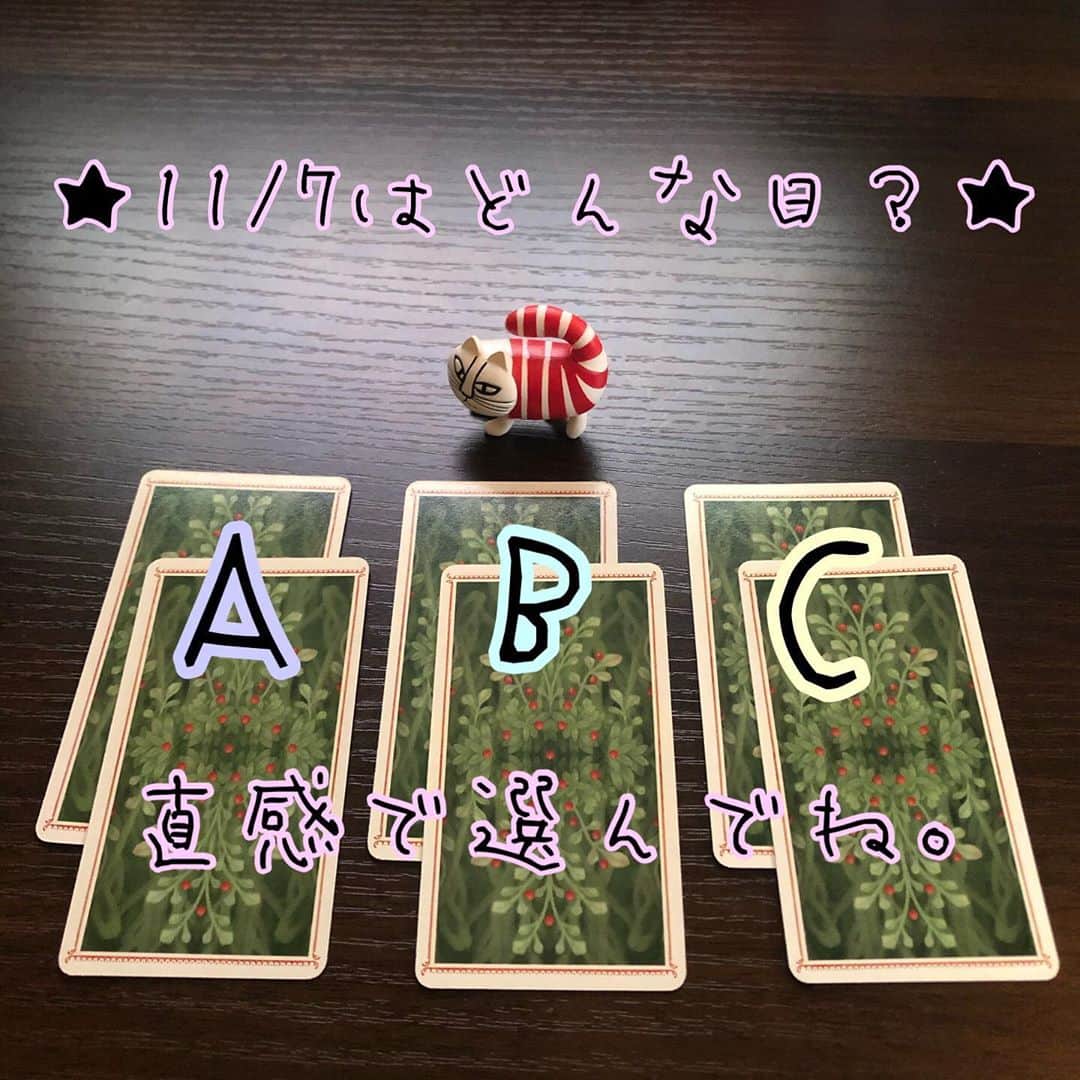 白珠イチゴのインスタグラム：「★11/7はどんな日？★ 直感で選んでください。 . . . . . . . . . . . . . .  . ★結果★ . Ａを選んだ方。 甘い考えで失敗してしまったことに、もう一度再挑戦する日です。 反省したんですね。 今度はちゃんと向き合おうとしています。 きちんと準備をして立ち向かえば、きっと大丈夫。 がんばってください！ . Ｂを選んだ方。 今日は自分自身としっかり向き合う日。 うまくいかないかなしい期間は終わりました。 今後の指針を立て直すために、別の角度からも見てください。 ちゃんと考えられると思います。 . Ｃを選んだ方。 悪い誘惑でしょうか、先の見通しがつかずにがっかりしてしまいます。 でも、だめなことはだめとわかっているからこその結果。 まずは手札を使って実現可能な夢を叶えるところから始めてみてはいかがでしょうか？ . ★今日も一日、事故のないよう元気に頑張りましょう★  #明日の運勢 #タロット #タロット占い  #タロットカード #タロットリーディング #無料占い #占い  #占い無料  #あしたの運勢  #nicolettaceccoli  #ニコレッタチェッコリタロット #占い芸人  #吉本芸人 #吉本  #三択占い #若手芸人 #女芸人 #仕事運 #恋愛運 #金運 #好きな人 #片想い #独身 #開運 #未来 #幸せ #恋愛相談 #人生相談 #占い好きな人と繋がりたい」