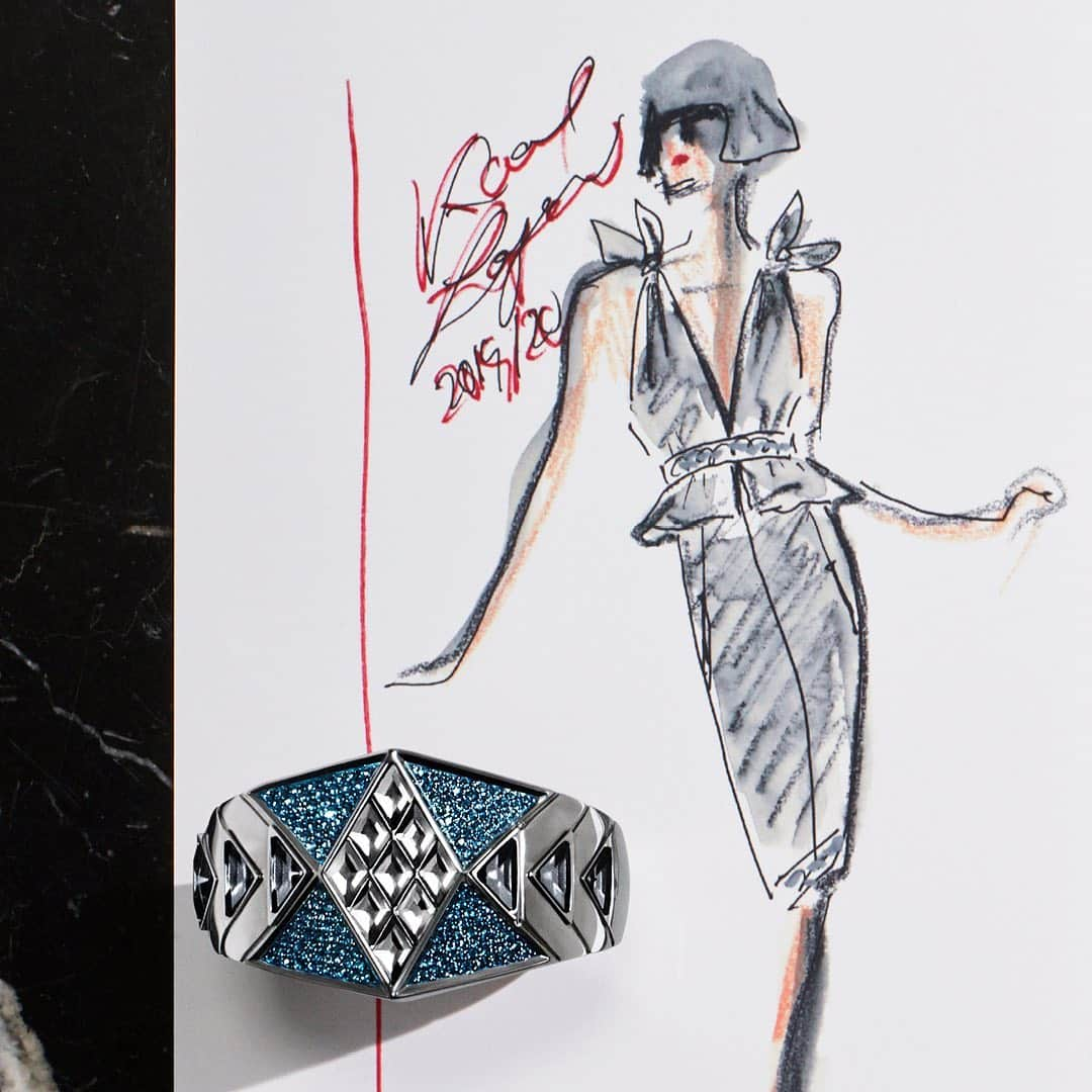 SWAROVSKIさんのインスタグラム写真 - (SWAROVSKIInstagram)「Introducing the statement cuff in the Atelier Swarovski x Karl Lagerfeld collection: featuring a blue and gunmetal gray color palette, its Art Deco-inspired design has a punk-rock edge with elegant blue Swarovski crystal embellishments. The result is ravishingly chic – and a celebration of Karl Lagerfeld’s legacy, both as a designer and icon of style.   #AtelierSwarovskixKarlLagerfeld」11月7日 3時04分 - swarovski