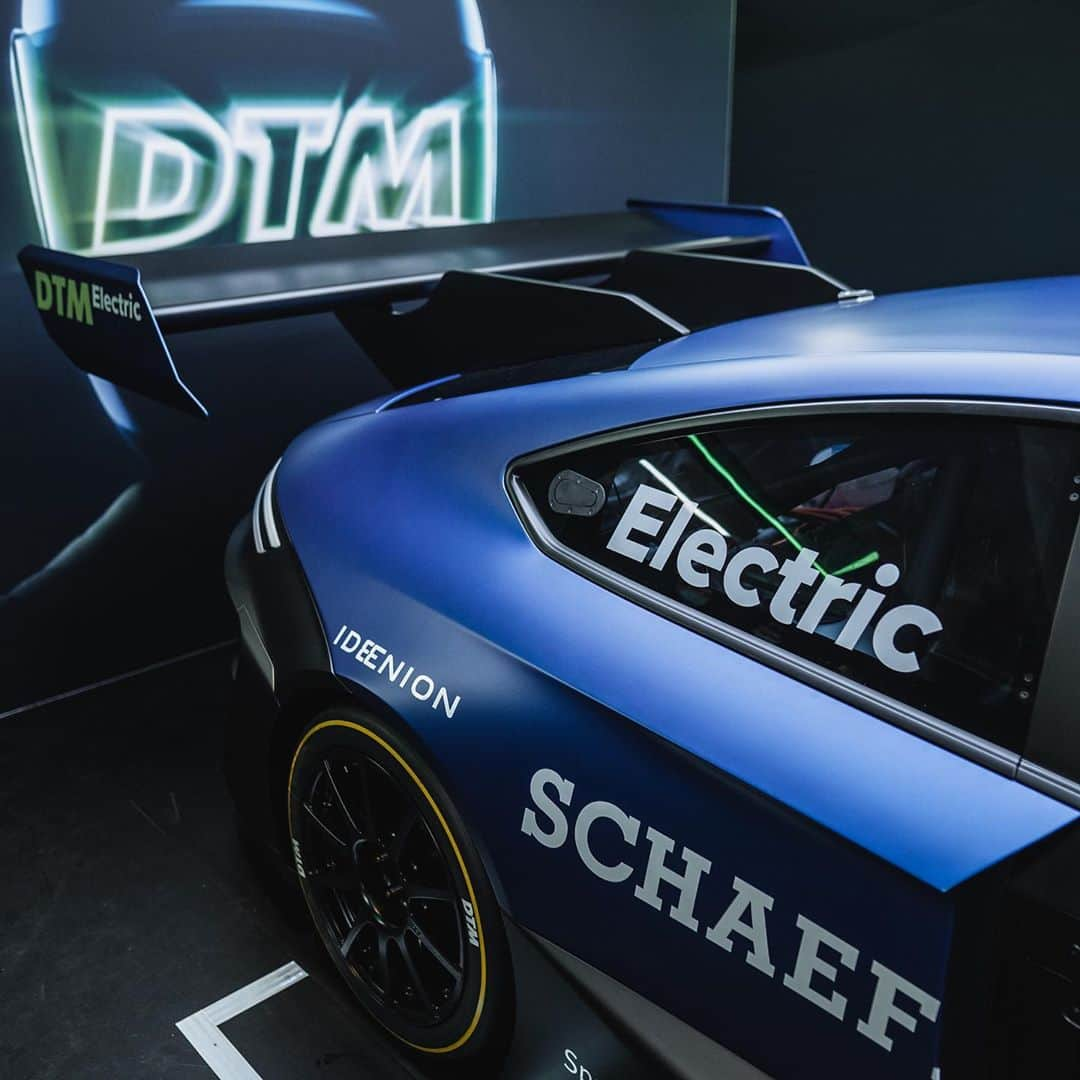 ソフィア・フロルシュさんのインスタグラム写真 - (ソフィア・フロルシュInstagram)「Tomorrow is Now! 💨 Here it is! The future of @dtm_pics done by @schaefflergroup !!! 💚 1200HP / 880 KW! Amazing acceleration and such a great design! 💚 What do you think? // 📸 x @janbeyer \\ #sophia #sophia99 #changeagent #racegirl #racing #motorsport #dtm #future #wepioneermotion #schaeffler」11月7日 3時08分 - sophiafloersch