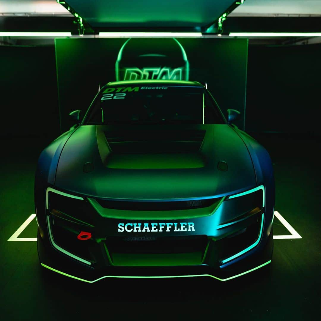 ソフィア・フロルシュさんのインスタグラム写真 - (ソフィア・フロルシュInstagram)「Tomorrow is Now! 💨 Here it is! The future of @dtm_pics done by @schaefflergroup !!! 💚 1200HP / 880 KW! Amazing acceleration and such a great design! 💚 What do you think? // 📸 x @janbeyer \\ #sophia #sophia99 #changeagent #racegirl #racing #motorsport #dtm #future #wepioneermotion #schaeffler」11月7日 3時08分 - sophiafloersch