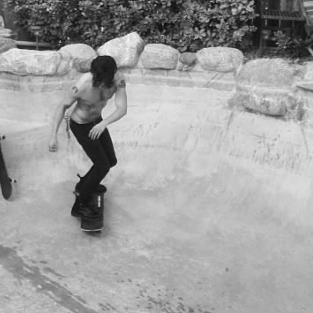 サミュエル・ラーセンさんのインスタグラム写真 - (サミュエル・ラーセンInstagram)「Got my self a new skateboard.. promised myself I will NOT break any bones this time..we’ll see.. if you have an empty pool dm me 🤘」11月7日 3時34分 - samuellarsen