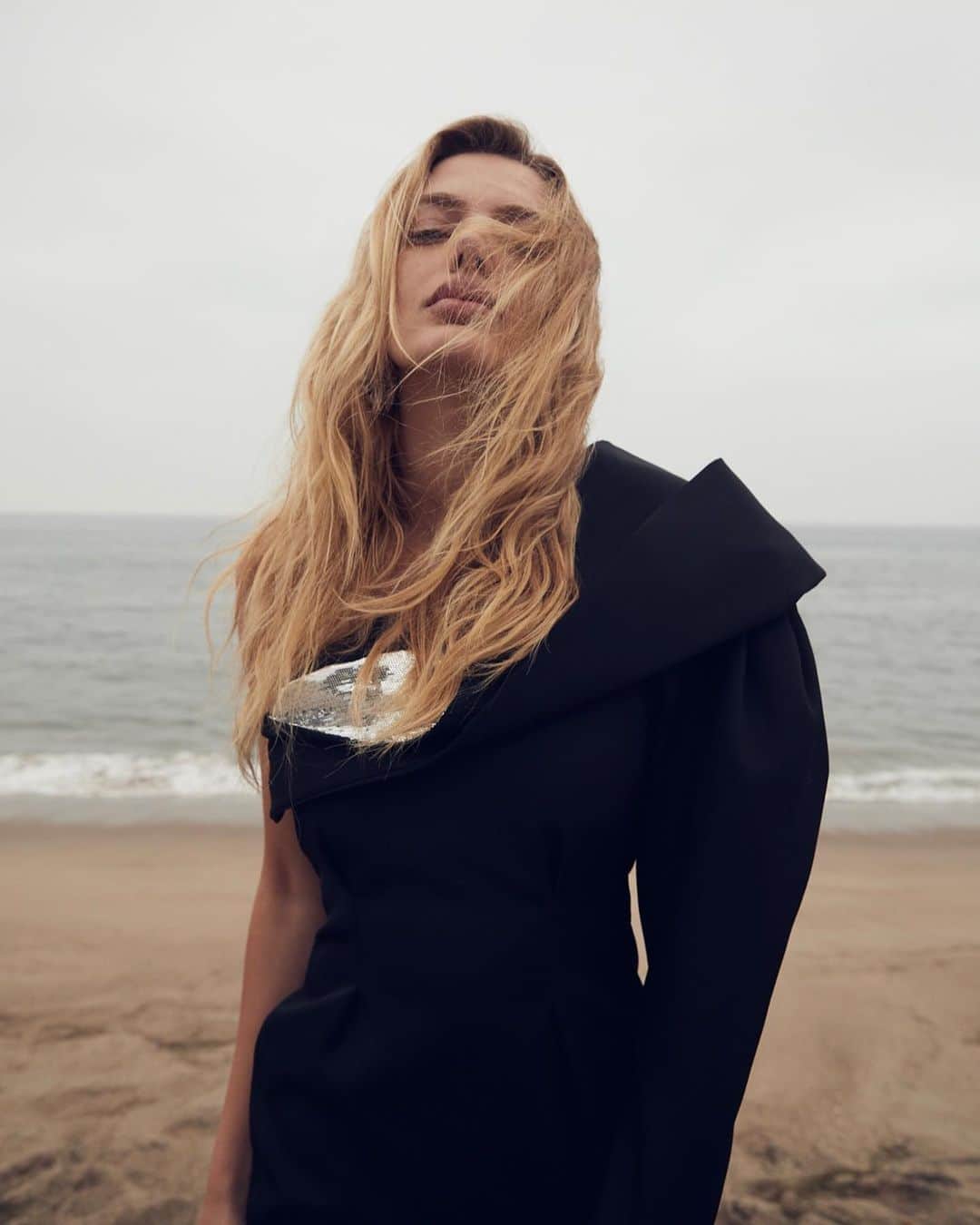 ブレッヒェ・ハイネンのインスタグラム：「🖤」
