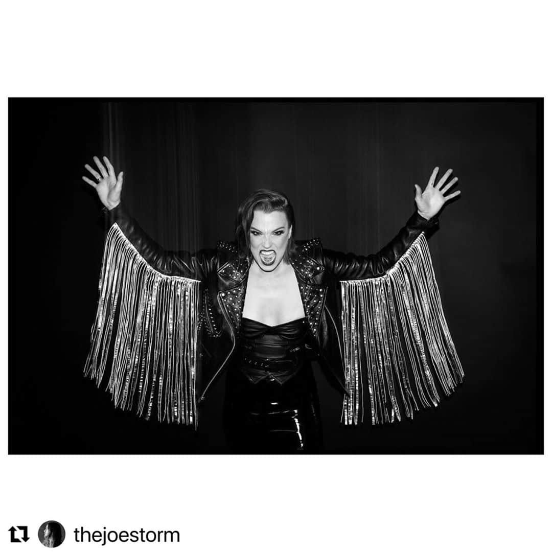 ジー・ヘイルさんのインスタグラム写真 - (ジー・ヘイルInstagram)「#Repost @thejoestorm  ・・・ Look at that jacket though!! From a fun little shoot with Lzzy.  It was also the Print of the Week! But that sold out in about 5 min. You guys rule!! (Psst... if you join the mailing list at thejoestorm.com you get first dibs) #leicam10p」11月7日 3時39分 - officiallzzyhale