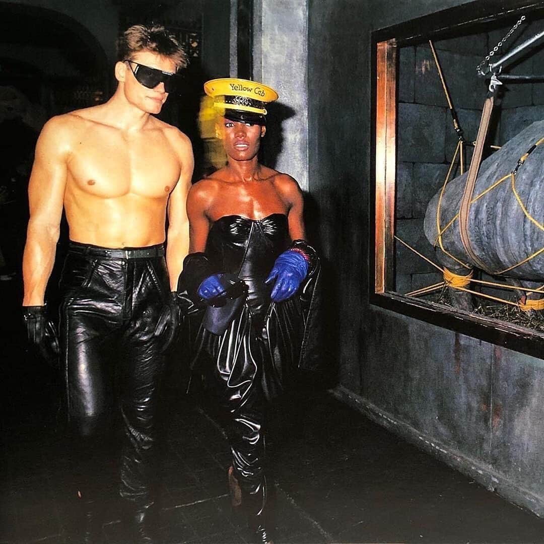 AnOther Magazineさんのインスタグラム写真 - (AnOther MagazineInstagram)「Grace Jones and Dolph Lundgren arriving at a party in 1984 ⚡️⁠⠀ ⁠⠀ In the place of a Friday night out, tap the link in our bio for a host of great things to do from home during lockdown, featuring things to read, watch, listen to, look at and follow on social media to get you through 📲」11月7日 3時44分 - anothermagazine