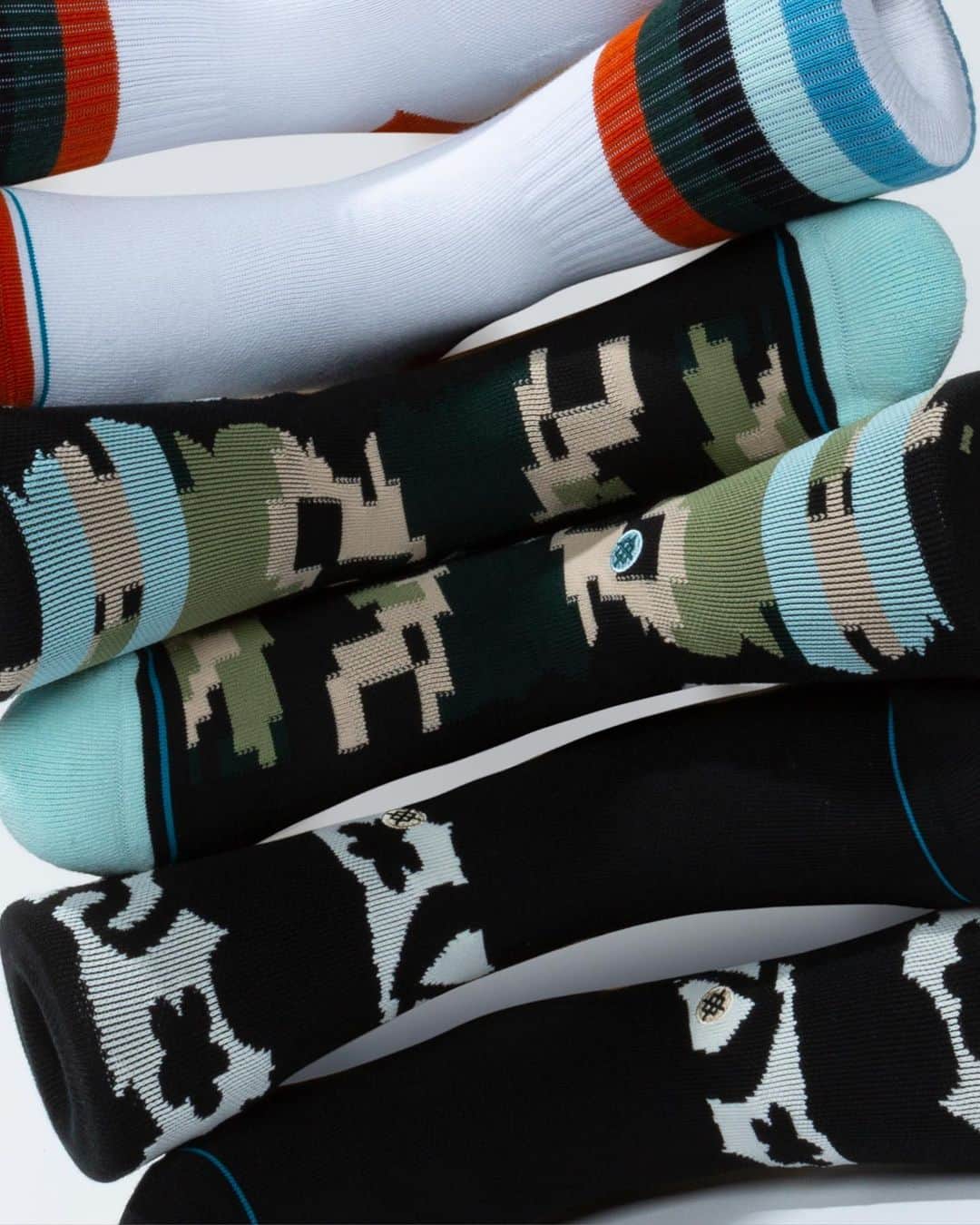 Stanceのインスタグラム：「All Mixed Up ⬆️⬅️➡️⬇️ Shop our NEW “Futurist Pack”, created for mixing or matching your own sock styles 🧦... Available now on stance.com」