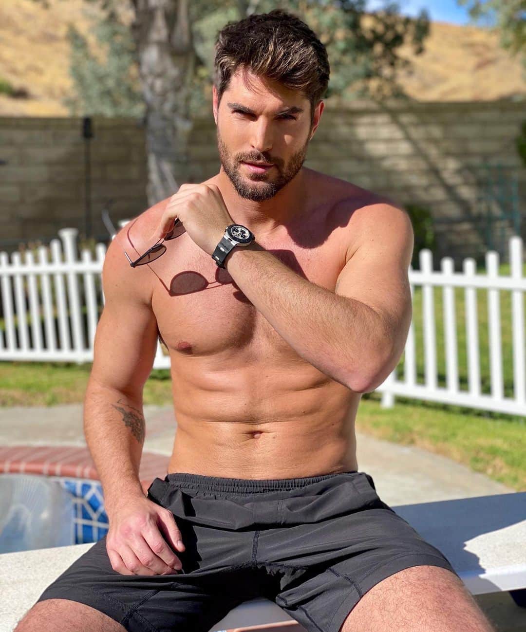 ニック・ベイトマンのインスタグラム：「The Aluminium. @bulgari #bulgariwatches #ad #bvlgarialuminium」