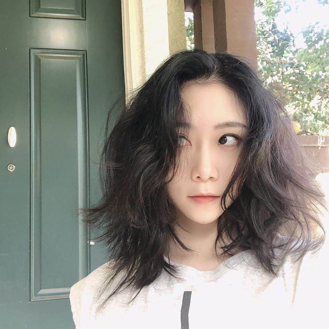 ジャオ・ジンナンさんのインスタグラム写真 - (ジャオ・ジンナンInstagram)「Natural curls～🤣🤣🤣 #naturalcurls」11月7日 3時49分 - zhao_jing_nan