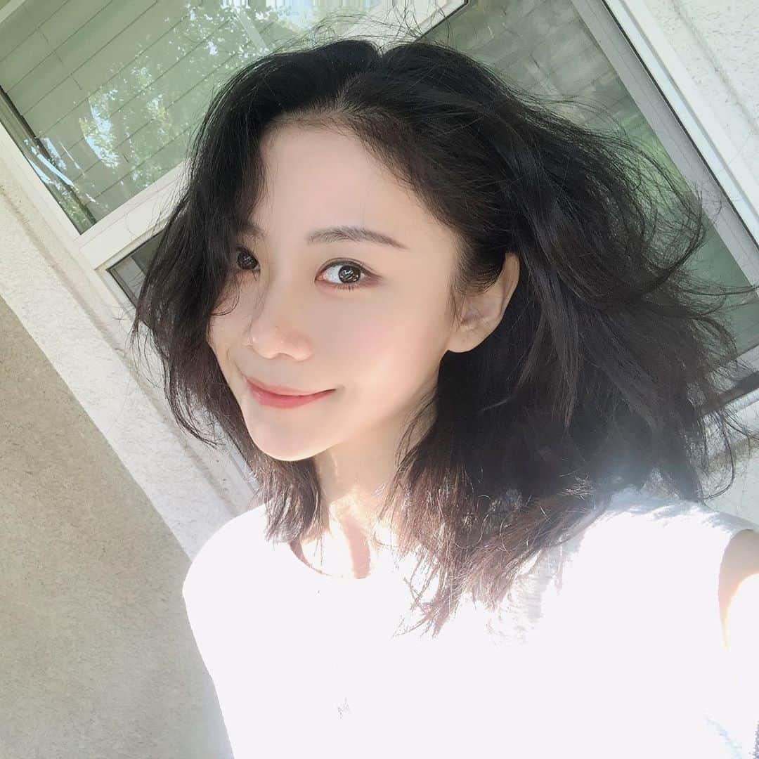 ジャオ・ジンナンさんのインスタグラム写真 - (ジャオ・ジンナンInstagram)「Natural curls～🤣🤣🤣 #naturalcurls」11月7日 3時49分 - zhao_jing_nan