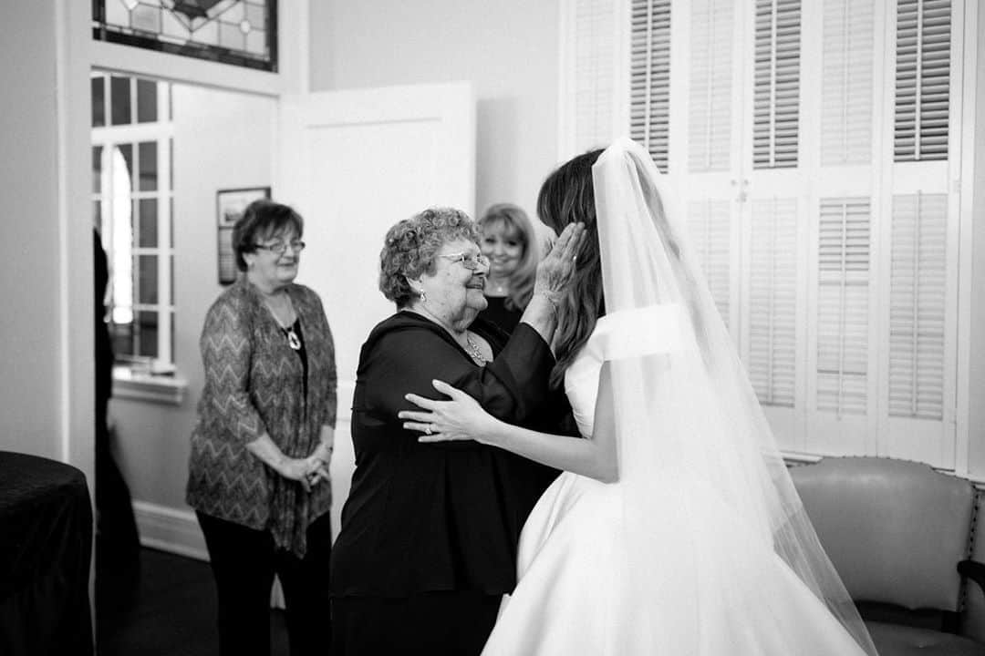 デビー・ライアンのインスタグラム：「happy birthday grandma 🥺 you’re such a guiding light and so funny — the more I learn about your life and you as a woman, the prouder I am to be your granddaughter 🌹」