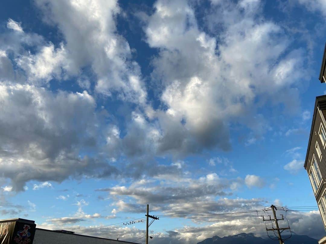 ケイティー・フィンドレーさんのインスタグラム写真 - (ケイティー・フィンドレーInstagram)「big sky breathe.」11月7日 4時32分 - katicatronica