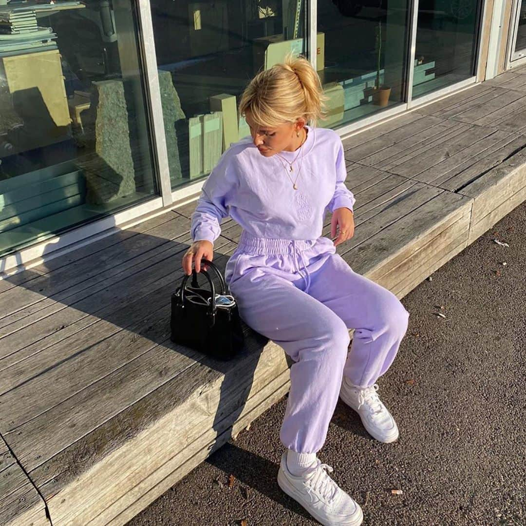 FRANKIES BIKINISさんのインスタグラム写真 - (FRANKIES BIKINISInstagram)「Cool girl, warm fit. @josefinevogt in the Bennie x Frank in Lilac.」11月7日 4時52分 - frankiesbikinis