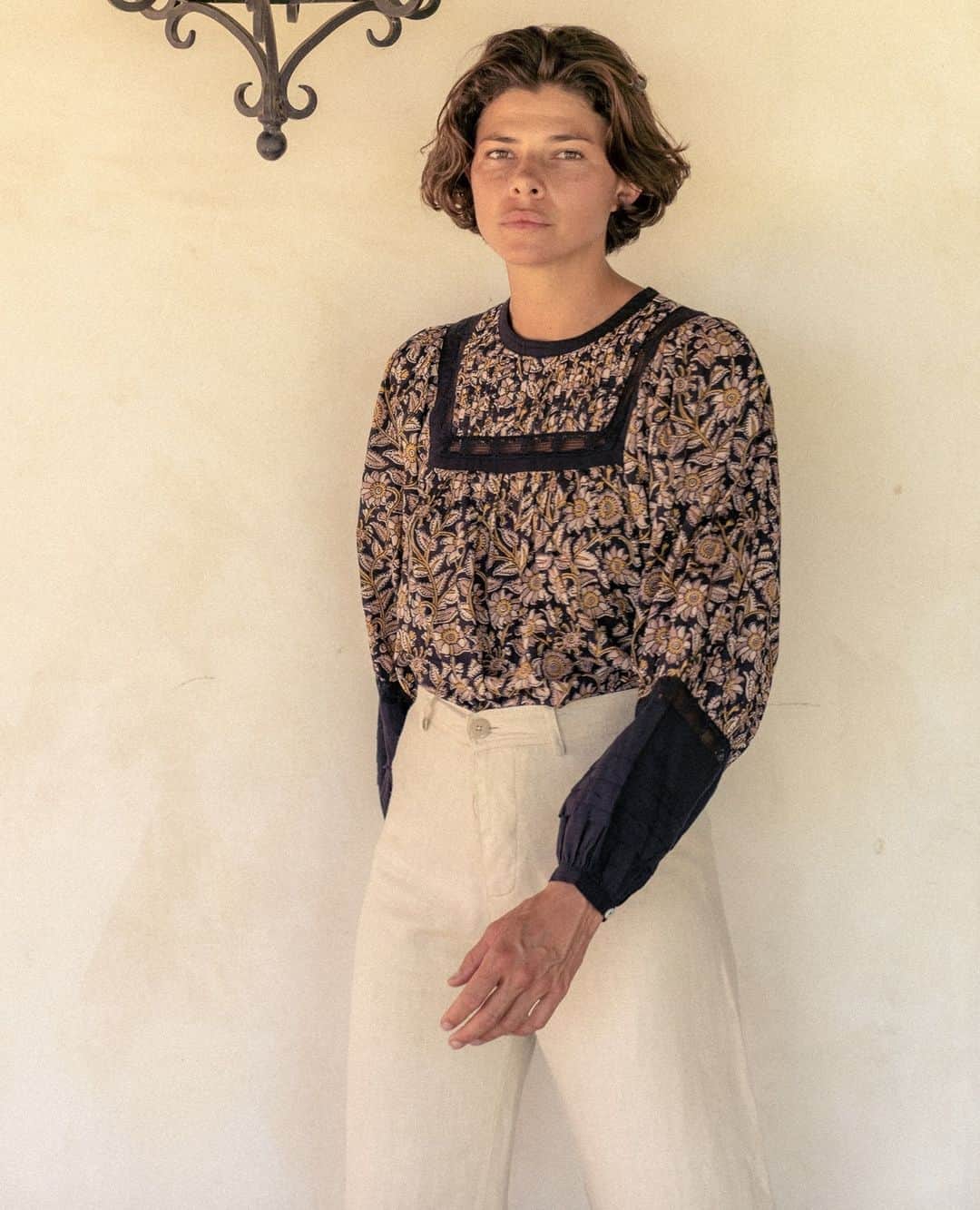 クレオベラのインスタグラム：「Better Blouses are here to stay for the season. Each one of our blousese is carefully crafted and hand woodblock printed by hand. Shop now via link in bio ✨」