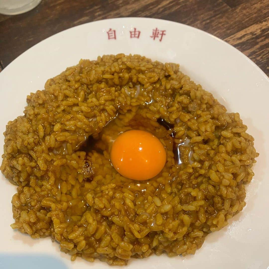 関西LIFE－homelife－さんのインスタグラム写真 - (関西LIFE－homelife－Instagram)「【大阪府・天保山】 一度は食べてみたい【自由軒】 . 大阪で有名な自由軒さん。私は名物カレーをいただきました☆ 最初は思っていたよりもマイルドに感じましたが、後からだんだんと スパイシーな辛さが口の中に広がります(^^) 生卵と相性バッチリなお味でした！ . . @homelife_local では #homelife_大阪 をつけて投稿された素敵な大阪の写真を紹介していきます。大好きな大阪を一緒に盛り上げていきましょう。 .  . #自由軒 #名物カレー #天保山 #生卵 #スパイシー #カレー #ソース #昔ながらの #洋食屋 #マーケットプレース #美味しい #軽食 #なにわ食いしんぼ横丁 #天保山マーケットプレース #女子会 #大阪 #大阪グルメ #大阪ランチ #梅田ランチ #大阪女子会 #大阪旅行 #大阪観光 #そうだ大阪行こう #大阪 #観光 #yummy #japan #japantrip #japantrip2020」11月7日 16時15分 - archihome_local