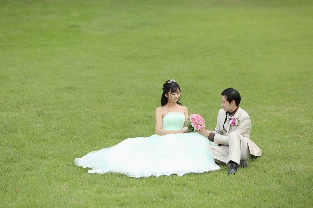 武田るいさんのインスタグラム写真 - (武田るいInstagram)「🌲👗✨💐👰🤵💚 #wedding #weddingphoto #weddingdress #ウェディング #ウェディングドレス #ウェディングフォト #ウェディングヘア #flowerbouquet」11月7日 14時54分 - rui_1002