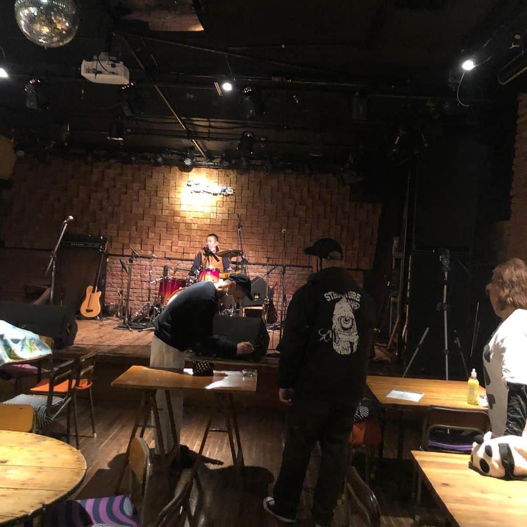 山川のりをのインスタグラム：「今夜は名古屋得三にて「ご当地ギターパンダ祭り　尾張編」と題しまして、東海ギターパンダ  豊田ギターパンダ  ひとりギターパンダ  のライブです。18時/19時、2800円+D /3300円+D。3バンド出演ですが、ややこしのワンマンショー！お近くの方は無理ない範囲で会いにきてアイニージュー！ 配信は1500円です。世界から会いにきてアイニージュー！ https://twitcasting.tv/c:imaiketokuzo/shopcart/31404」