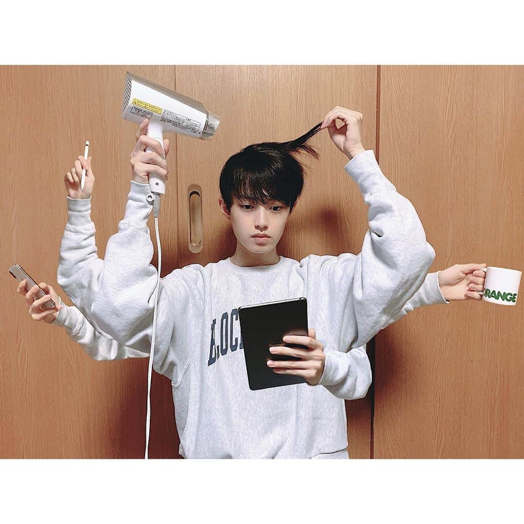 上村海成のインスタグラム：「手が6本あったら便利そうだけど、きっと4本は持て余す」
