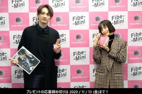 ラブリのインスタグラム：「11月のスペシャルプログラム ファイブミニプレゼンツ 「plus on radio」 毎週1組気になるゲストのお話を私ラブリがDJとしてお話します。  記念すべき第1回目のゲストは 劇団EXILEの町田啓太さんです。 @keita_machida_official   本日７日のOAでは、ON/OFFの切り替え方やプライベートタイムの過ごし方について伺いました。  そしてリスナーの皆様にプレゼント💛 町田さんの直筆サイン入り写真集「BASIC」＆食物センイとビタミンCが手軽に摂れる トクホのファイブミニ（@fibemini_jp）詰め合わせが当たるプレゼントキャンペーンも実施してます！  詳しくは　@interfm897 で💛 #InterFM897 #Fibe-Mini #ファイブミニ #プレゼント #町田啓太」