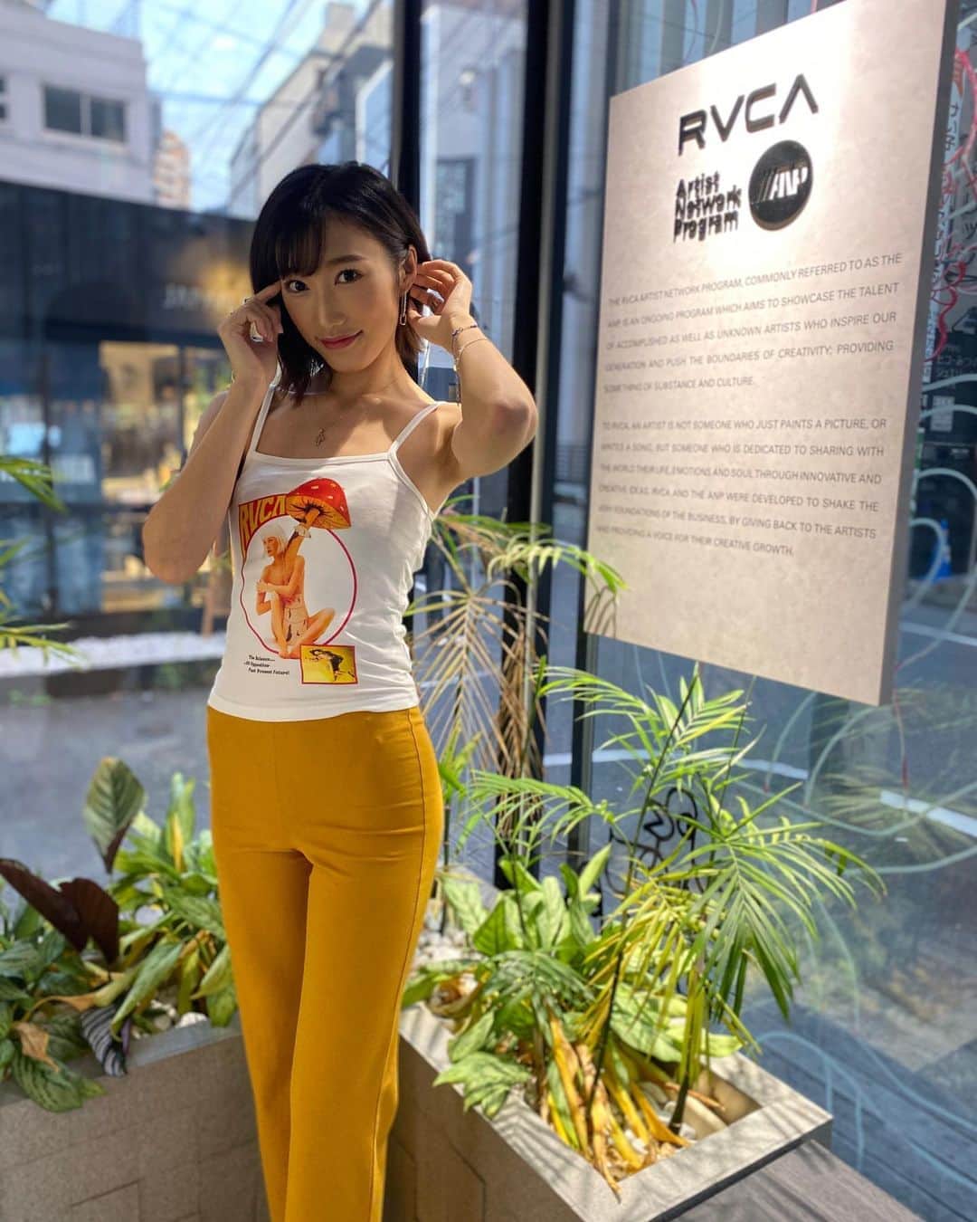 のインスタグラム：「RVCAの展示会へ♡♡ . . . . . #rvca #rvcashibuya #love #follow #followmeJP #followme #Japanesegirl #japan #instagood #instadiary #instalike #instamood #instalove #instafollow #instapic #instaphoto #tokyo #东京 #粉我 #偶像 #赞」