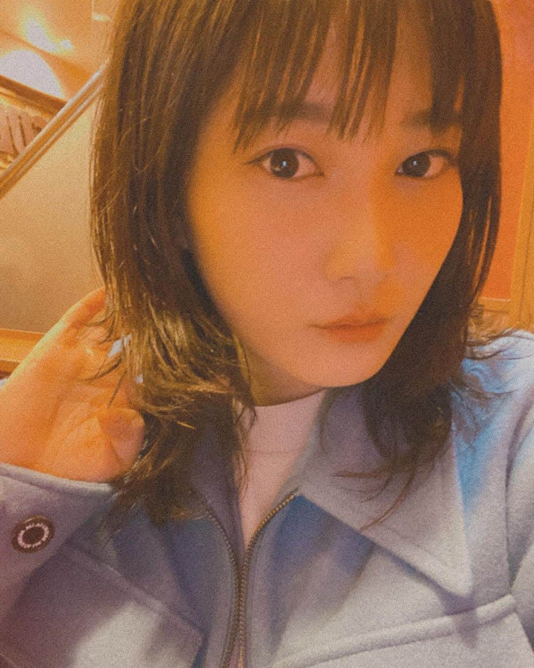 佐藤千亜妃さんのインスタグラム写真 - (佐藤千亜妃Instagram)「ライブに向けて髪をちょいカット💇‍♀️💙しげもりさんだよ！ @rougy_hairsalon  #ウルフカット #ウルフパーマ」11月7日 15時26分 - chiaki_sato0920