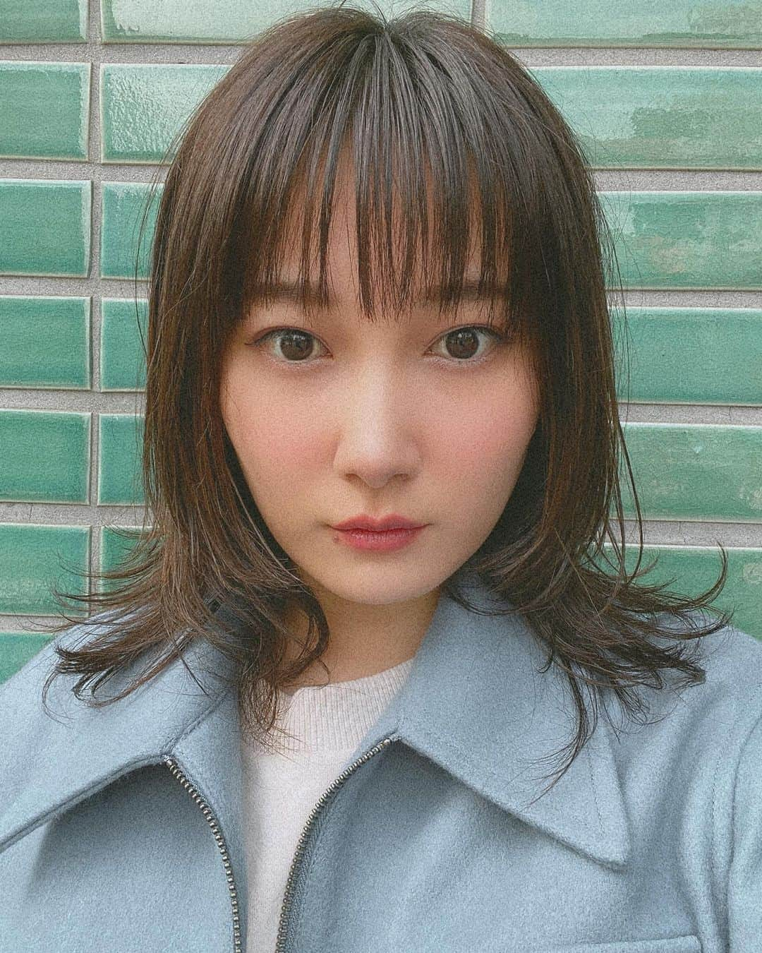 佐藤千亜妃さんのインスタグラム写真 - (佐藤千亜妃Instagram)「ライブに向けて髪をちょいカット💇‍♀️💙しげもりさんだよ！ @rougy_hairsalon  #ウルフカット #ウルフパーマ」11月7日 15時26分 - chiaki_sato0920