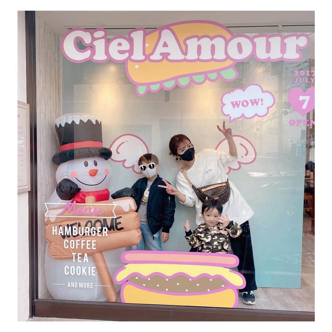 辻希美さんのインスタグラム写真 - (辻希美Instagram)「@ciel_amour に寄り道🍔💕  #CielAmour #シエルアムール #母の店 #ハンバーガー屋さん #🍔💕 #是非ご来店お待ちしております #🙏💕」11月7日 15時32分 - tsujinozomi_official