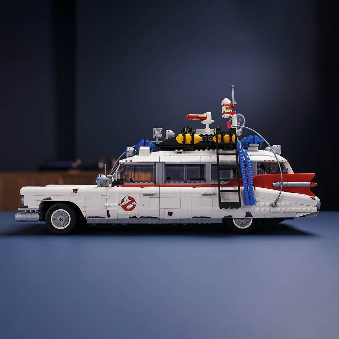 HYPEBEASTさんのインスタグラム写真 - (HYPEBEASTInstagram)「#hypeAF: @lego has teamed up with @ghostbusters for a 2,352-piece model of the ECTO-1™. The figure is etched with authentic details of the heavily modified 1959 Cadillac Miller-Meteor ambulance to return in the upcoming movie ‘Ghostbusters: Afterlife.’ Find out more details via the link in bio and expect the model to be available on November 15 on LEGO’s website.⁠⠀ Photo: LEGO」11月7日 15時41分 - hypebeast