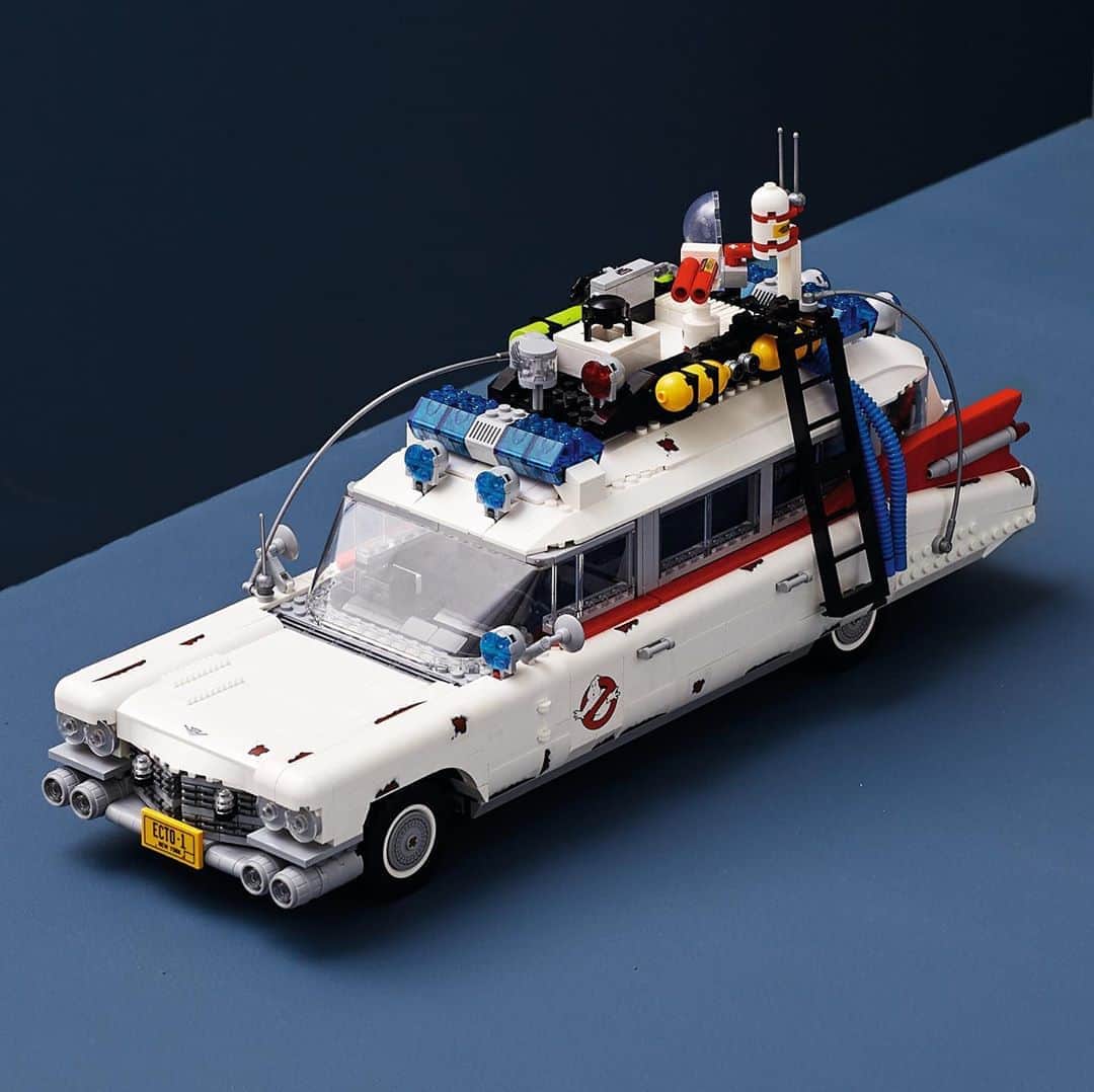 HYPEBEASTさんのインスタグラム写真 - (HYPEBEASTInstagram)「#hypeAF: @lego has teamed up with @ghostbusters for a 2,352-piece model of the ECTO-1™. The figure is etched with authentic details of the heavily modified 1959 Cadillac Miller-Meteor ambulance to return in the upcoming movie ‘Ghostbusters: Afterlife.’ Find out more details via the link in bio and expect the model to be available on November 15 on LEGO’s website.⁠⠀ Photo: LEGO」11月7日 15時41分 - hypebeast