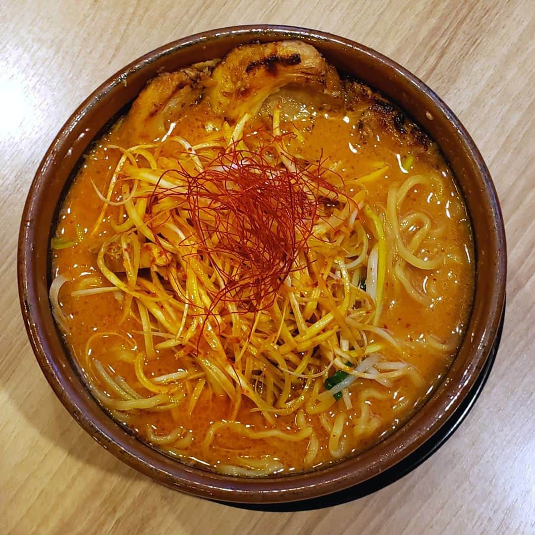 のインスタグラム：「. 辛味噌ラーメン～🍜ヽ(๑´ڡ`๑)」
