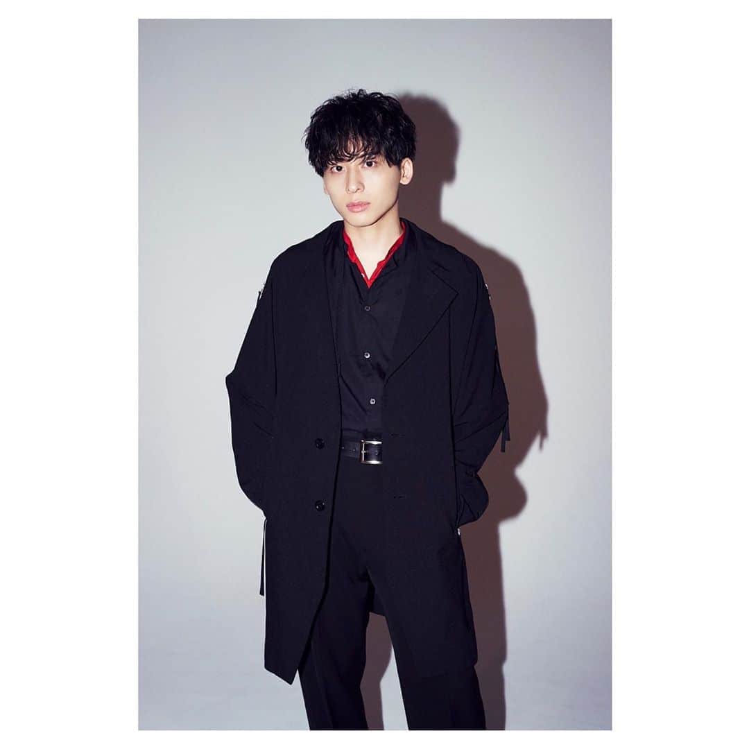 工藤大輝のインスタグラム：「⚫️🔴 来年のアリーナツアーに加えまして、 去年と同じく大晦日のカウントダウンも発表されました。 お待ちしてます。がしかし決してご無理なさらず。 どちらもオンラインでも観れますので。」