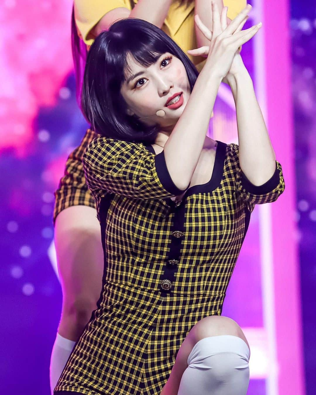 モモさんのインスタグラム写真 - (モモInstagram)「♡ [Official] 201104 - TWICE on Show Champion   -  #MOMO #트와이스 #모모 #平井もも #もも #TWICE © owner」11月7日 15時53分 - momojype