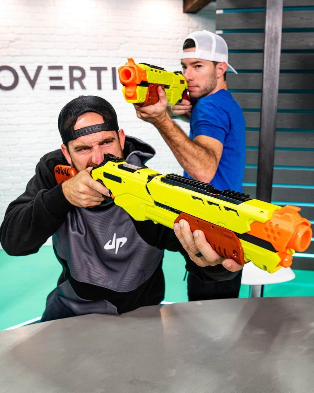 Dude Perfectさんのインスタグラム写真 - (Dude PerfectInstagram)「We’ve got the EDGE with the @nerf Rival Saturn! 🪐 Up to 90 feet per second with this beast 💪 #NERF #ad」11月7日 7時19分 - dudeperfect