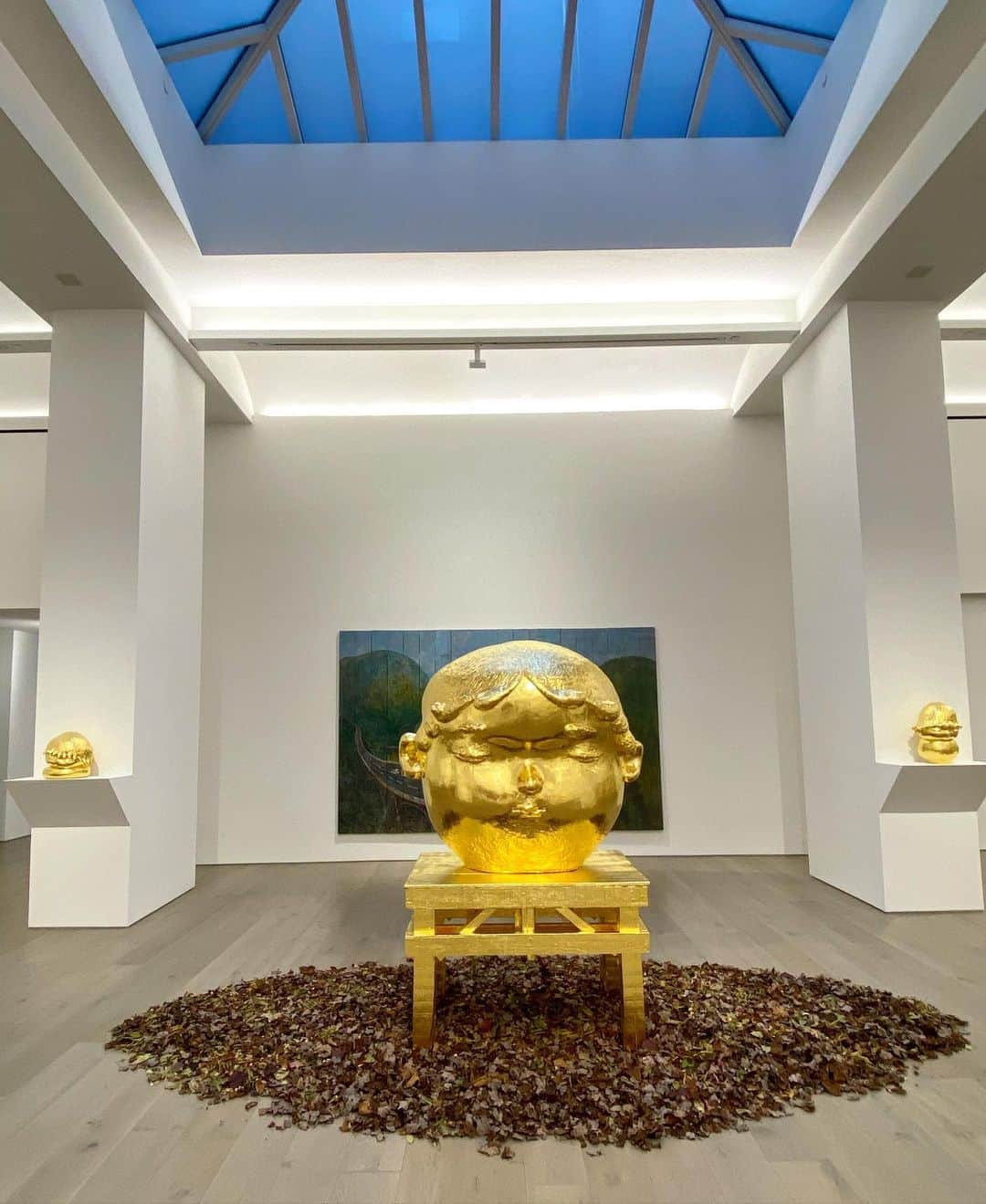 パク ・スジュのインスタグラム：「Last one’s always the mood. Beautiful @ota539 show at @galerieperrotin」