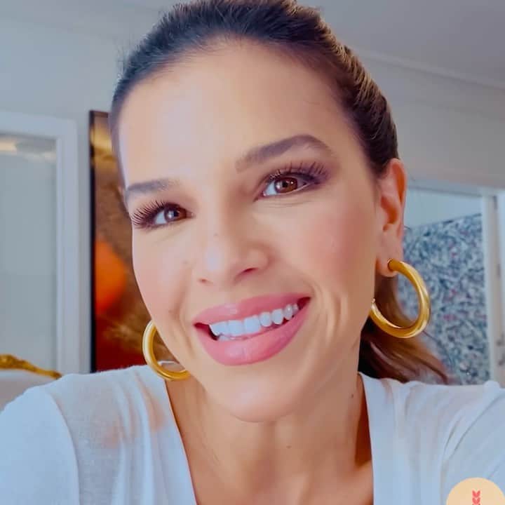 Mariana Riosのインスタグラム：「Tá chegando a hora!!!!! Amanhã, dia 7 de novembro, estreia a segunda temporada de “O próximo N1 Villamix” as 20h no canal YouTube.com/Villamix 🍺♥️ Com um elenco incrível, teremos muita música, alegria e emoção! Espero vocês!  #proximon1 #ad #apreciecommoderação  @brahmacerveja @villamix」