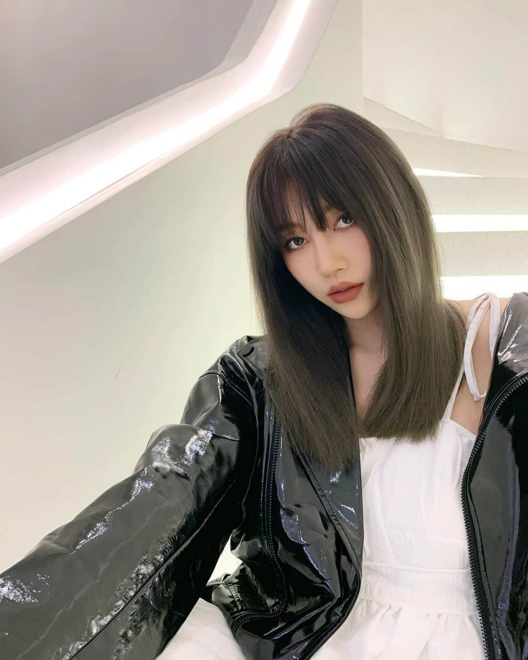 チン・インヒのインスタグラム：「🖤#newhair」