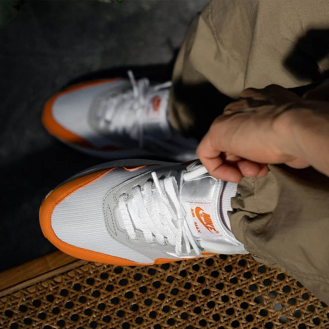 HYPEBEASTさんのインスタグラム写真 - (HYPEBEASTInstagram)「@hypebeastkicks: @nike is offering another chance at copping the Air Max 1 "Magma Orange." The clean look features a white mesh base accented by light grey nubuck overlays on the sides, forefoot, and heel. But the main color hit on the shoe comes from the orange contrast found on the mudguard and midfoot Swooshes. Additional branding comes in the form of tongue tags, printed insoles, and Nike Air embroidery at the rear. These are set to drop on November 19 for $140 USD via SNKRS.⁠⠀ Photo: @asphaltgold」11月7日 7時27分 - hypebeast