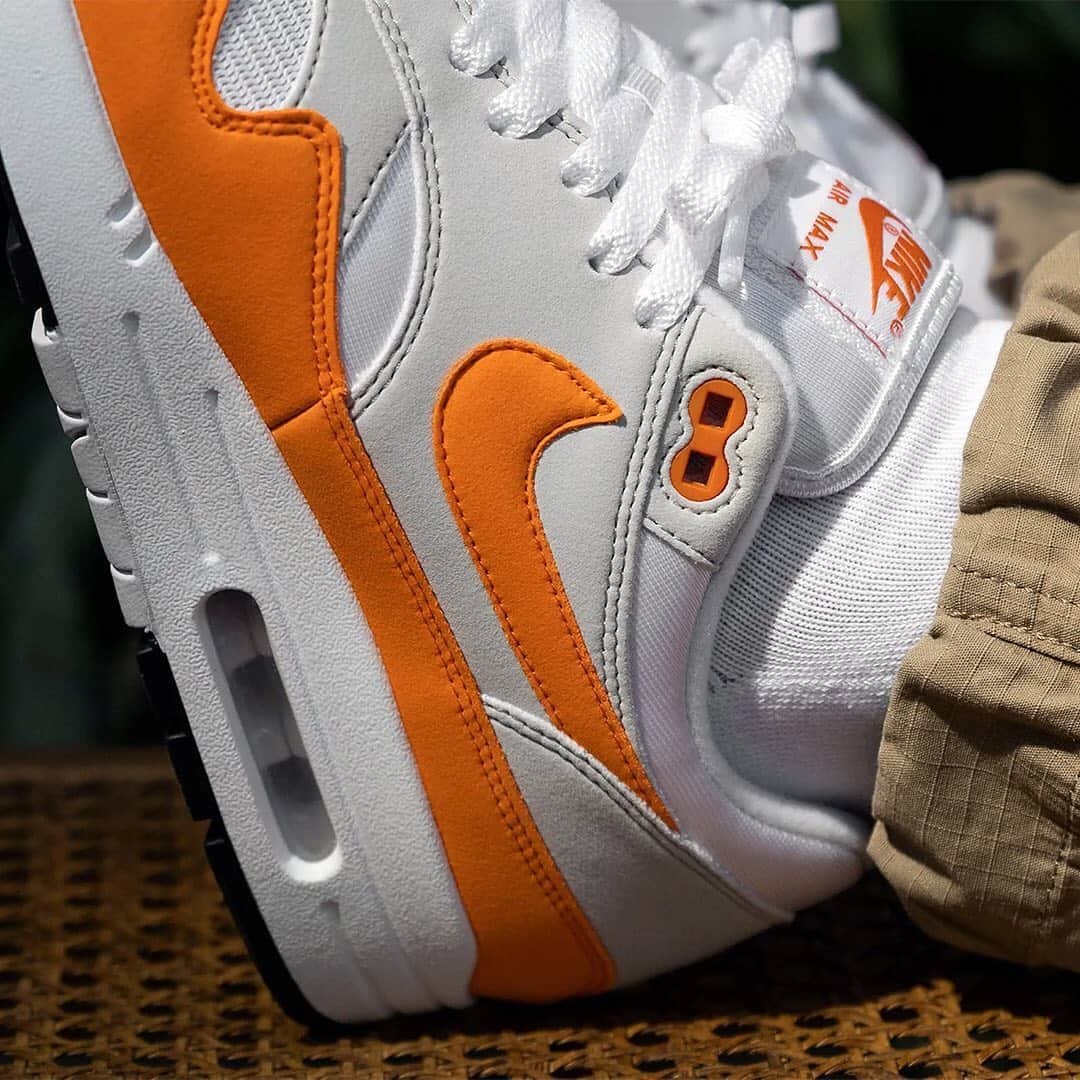 HYPEBEASTさんのインスタグラム写真 - (HYPEBEASTInstagram)「@hypebeastkicks: @nike is offering another chance at copping the Air Max 1 "Magma Orange." The clean look features a white mesh base accented by light grey nubuck overlays on the sides, forefoot, and heel. But the main color hit on the shoe comes from the orange contrast found on the mudguard and midfoot Swooshes. Additional branding comes in the form of tongue tags, printed insoles, and Nike Air embroidery at the rear. These are set to drop on November 19 for $140 USD via SNKRS.⁠⠀ Photo: @asphaltgold」11月7日 7時27分 - hypebeast