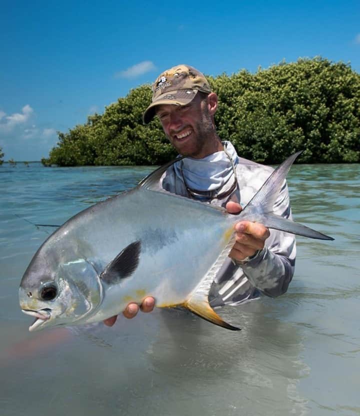 Costa Sunglassesのインスタグラム：「Belizean beauty. 📷: @jtklugphotography @belizefly #SeeWhatsOutThere #BornOnTheWater」