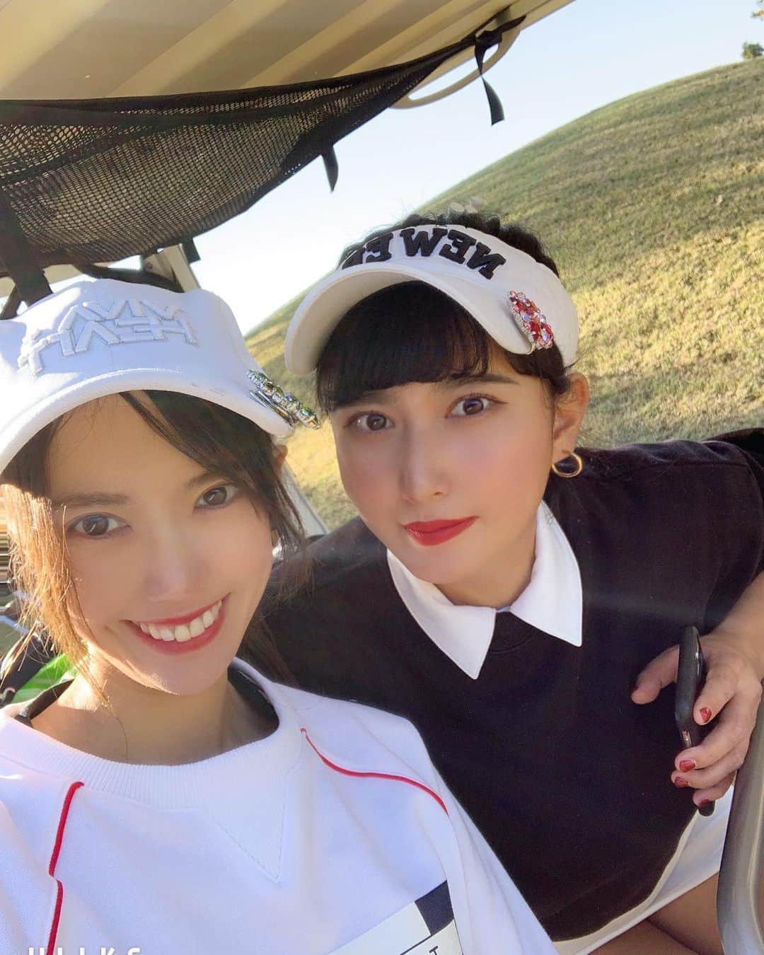 hina2221のインスタグラム：「最近いつも一緒❤️ @seina086  . . .  #ゴルフ女子 #taylormade #ドライバー#スライス#ゴルフ男子#ゴルフ好きな人と繋がりたい#ゴルフレッスン#ゴルフスイング動画 #練習記録#ゴルフレッスン#ゴルフ練習#ゴルフ#ゴルフ女子#筋トレ女子#ゴルフウェア#ゴルフスイング#スイング動画#ゴルフ好き#インスタゴルフ#スポーツ女子#스포츠#골프#골프웨어#高尔夫#putter#golfgirl#ゴルフジョシ」