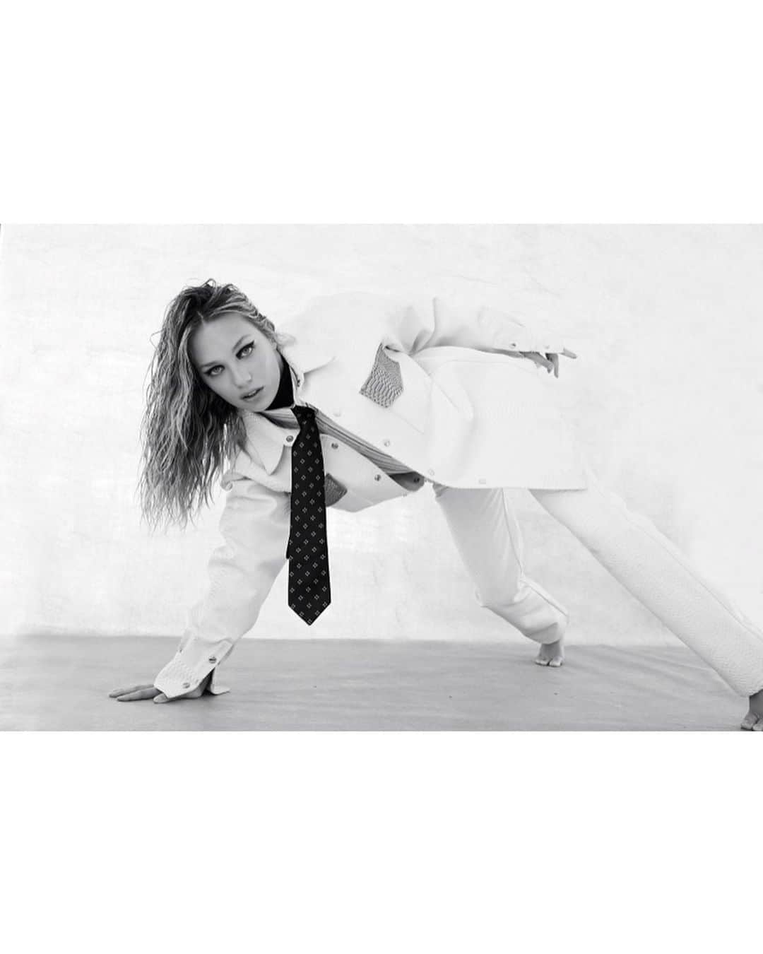 IMG Modelsさんのインスタグラム写真 - (IMG ModelsInstagram)「#IMGoriginals presents: Get Mad - starring #MaddieZiegler (@maddieziegler). #📷 @kristenjanwong #👗 @gtvalentine + @jjjordandouglas #💄 @thetonyabrewer #✂️ @claytonhawkins #🎨 @vcoolgirl00 #🏠 @casterhouse #⭐️ #IMGstars」11月7日 7時33分 - imgmodels