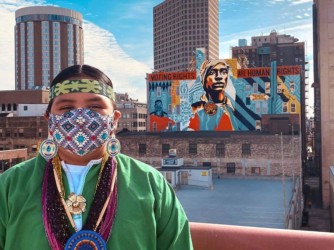 のインスタグラム：「I was very happy to see that Randi Greendeer stopped by for a pic in front of my Milwaukee mural dressed as she was in the portrait by Tom Jones @tom_jones_cax_shep_ska I incorporated into the mural, including her amazing patterned Covid mask. I’m incredibly encouraged that Joe Biden won Wisconsin and that there was brisk voter turnout. Yay democracy! Thank you to all the great artists and other folks who supported the mural and its mission to get out the vote.⁠ -Shepard  Photo: Angelica Greendeer」