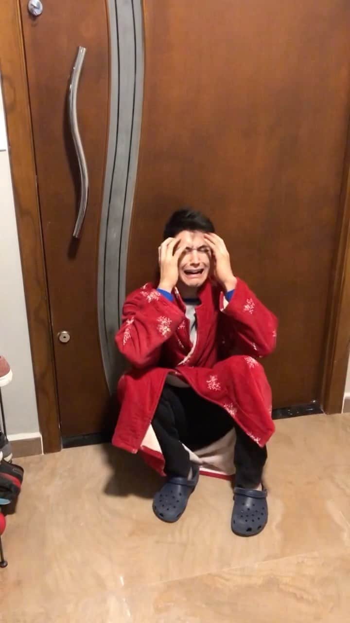 アルトゥール・オヤカワ・マリアノのインスタグラム：「Aaaaaaaahhhhh RAFAELL! @rafaelhenriqueb  Se na chegada teve tiktok na saída terás também! Desse mesmo jeito, zueiros, bem humorados, divertidos e brincalhões.  Não é um adeus e sim um até logo. As portas da Lapa estarão sempre abertasss para você my friend! ❤️ Rafael Gretchen tocou o sino da casa mais molhada/goteirada da Lapa...  O Video fofooo vem depois no meu canal do Youtube (NoryArthur) 😅 #friends #sucesso #forgood #norynda #rafelphie #amigos #pero #nomucho #gretchen #fazenda #despedida」