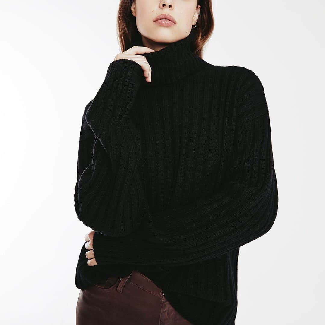 アドリアーノゴールドシュミットさんのインスタグラム写真 - (アドリアーノゴールドシュミットInstagram)「Living in luxe all winter long. Wool and cashmere anyone? Our Dover sweater is the heavyweight comfort we’re all craving right now. Link in bio.」11月7日 9時16分 - agjeans