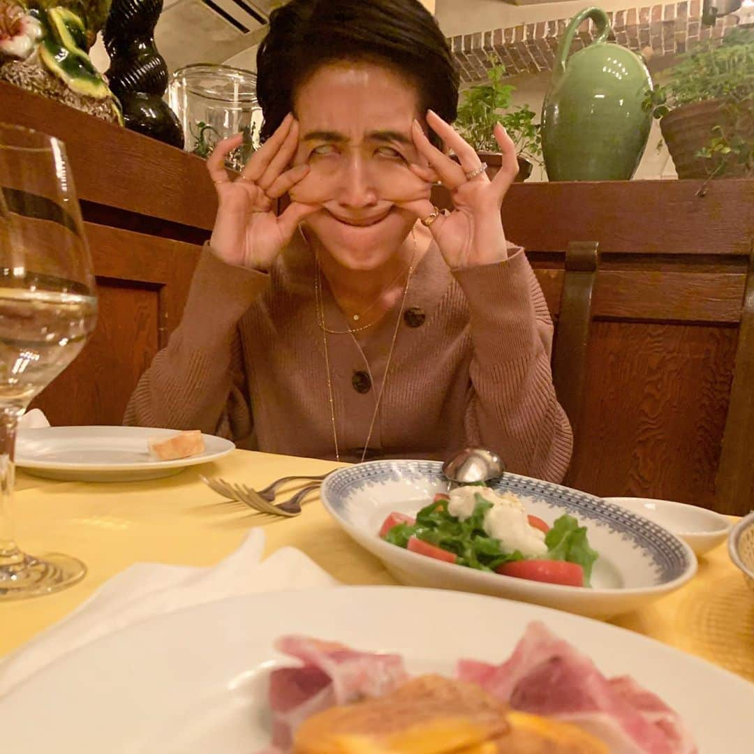 小堀ケネスさんのインスタグラム写真 - (小堀ケネスInstagram)「Went to dinner with wifey last night!😋  昨夜は鬼ママとディナー！😊　　  #notdrunk #mommy #happy #whitetruffle #鬼ママ#白トリュフ#大好物#ハッピーワイフハッピーライフ  @mariakamiyama  @la_bisboccia」11月7日 9時36分 - kenkob0903